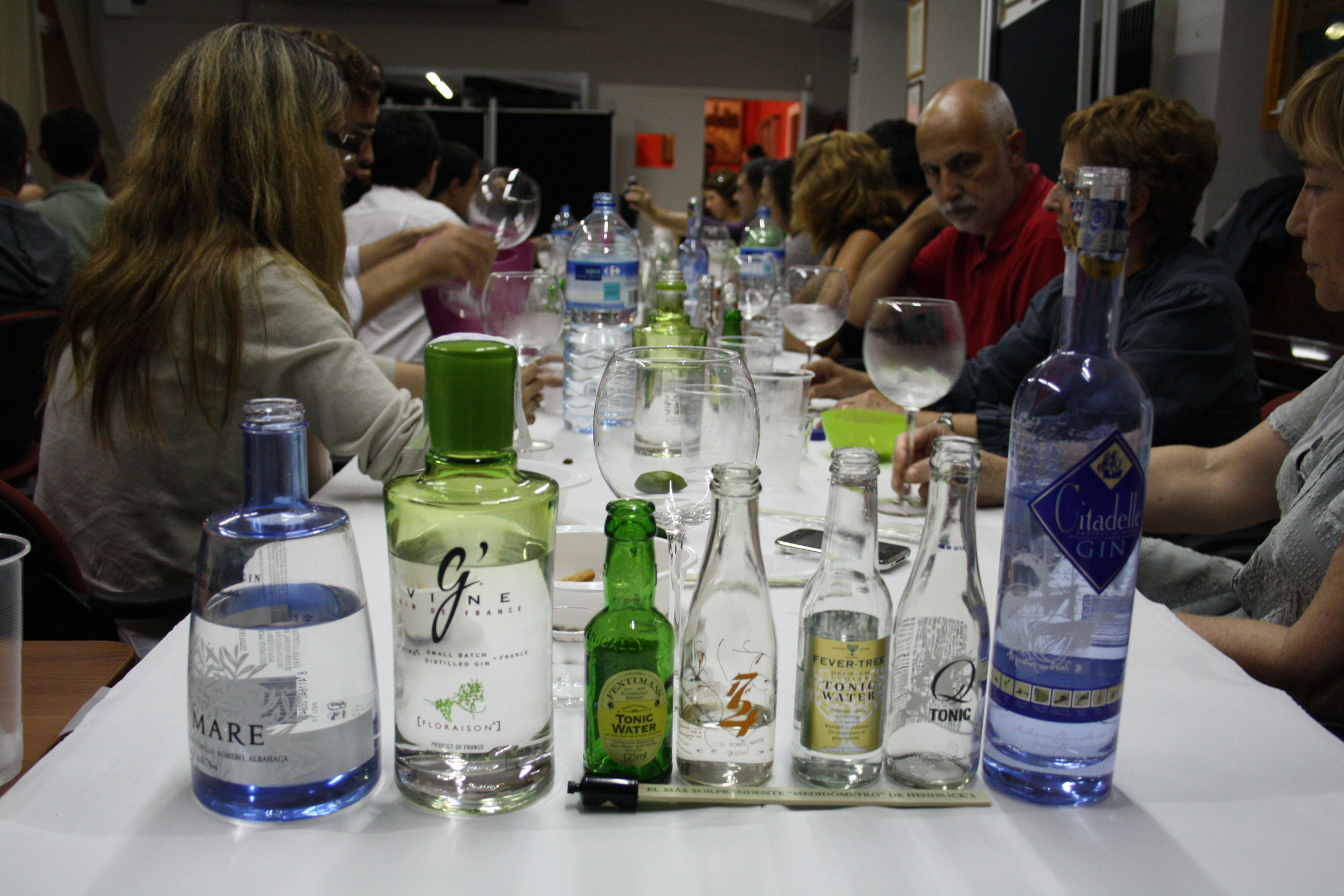 Preparant les brases, sardinada 2013