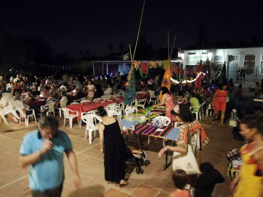 Taules a la Revetlla de Sant Joan